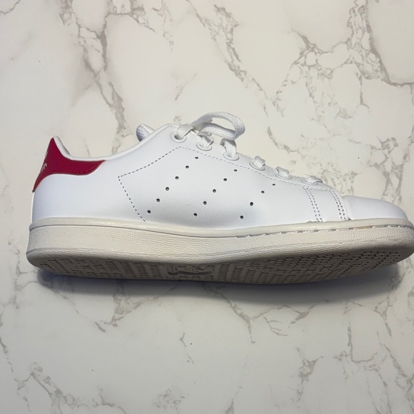 adidas  like new White & red Adidas Stan Smith men’s size 5 sneakers main image 10